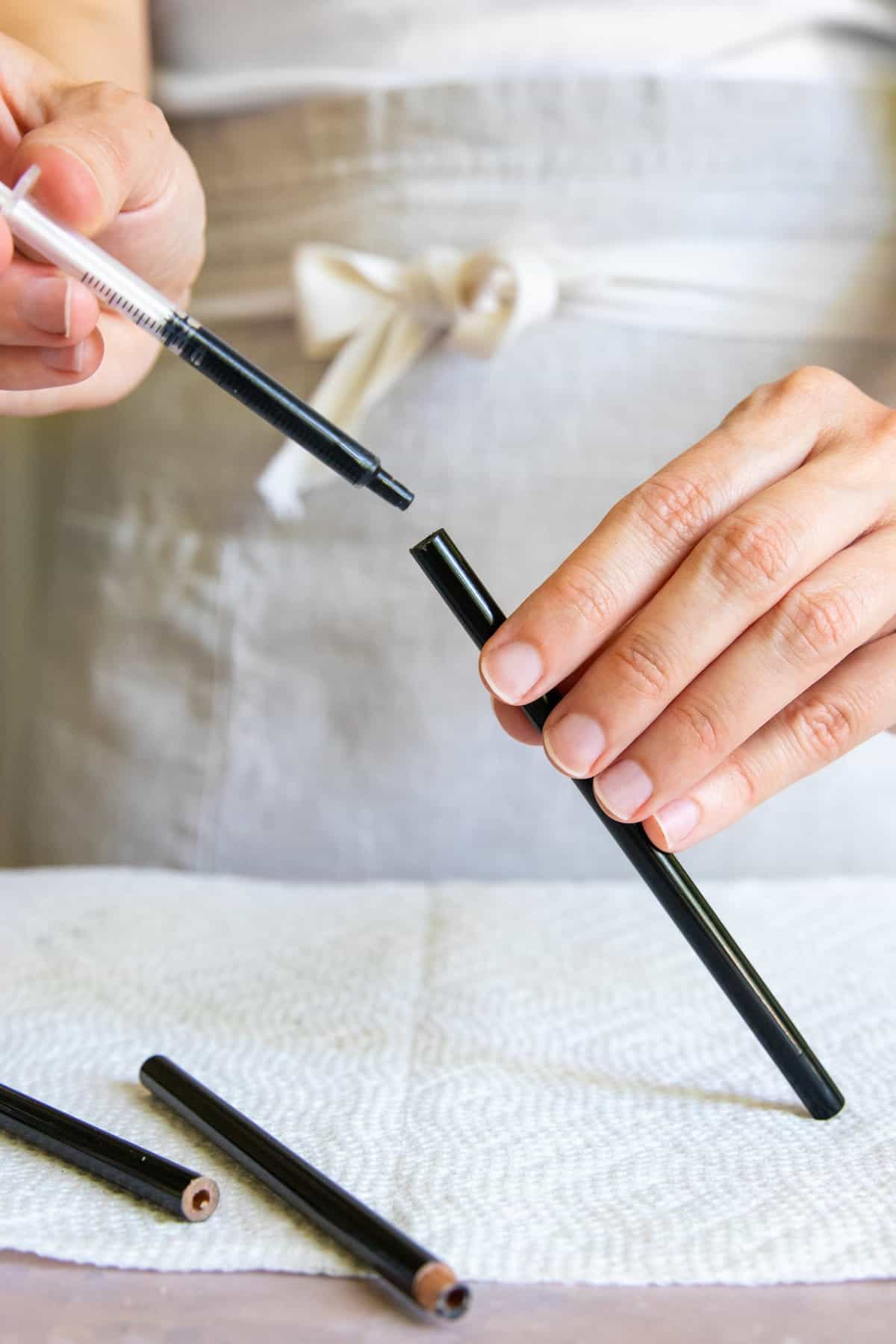 transfer wax to make eyeliner pencil 