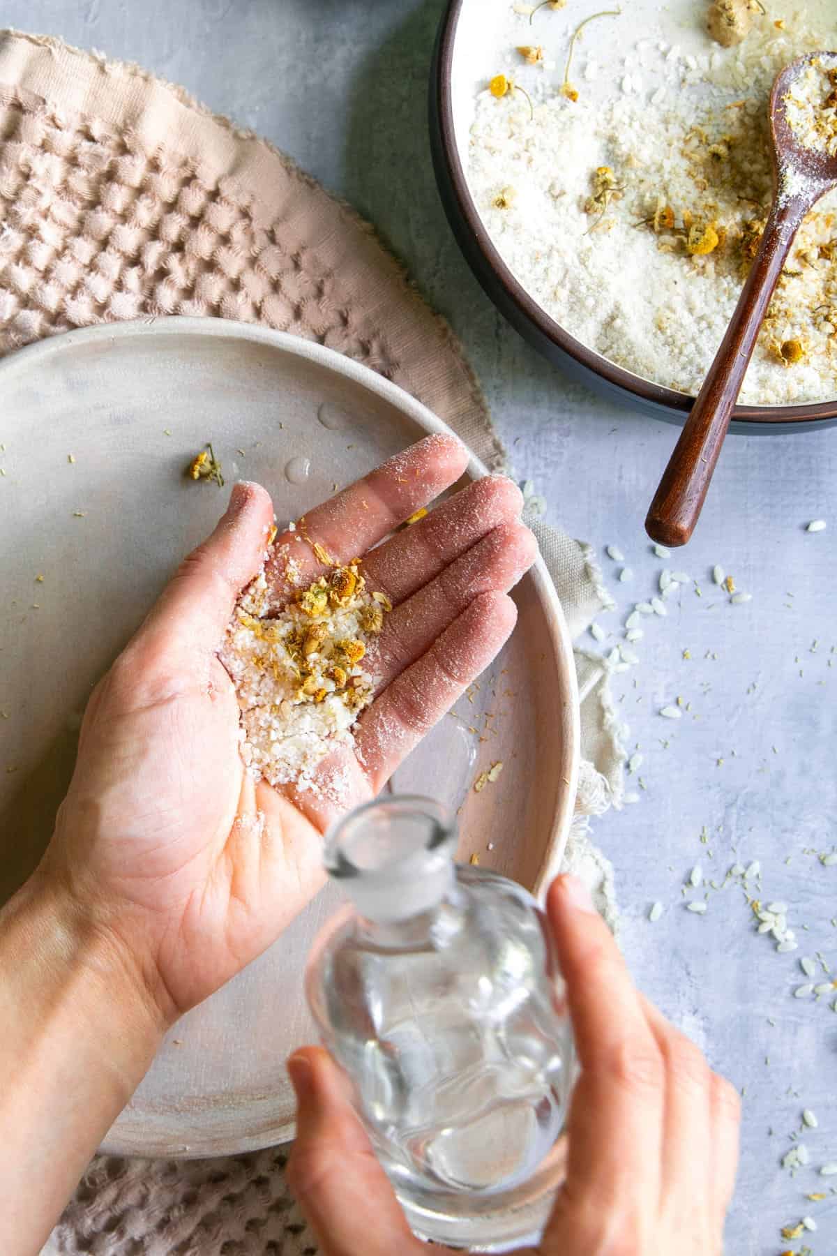 how to use rice flour scrub 