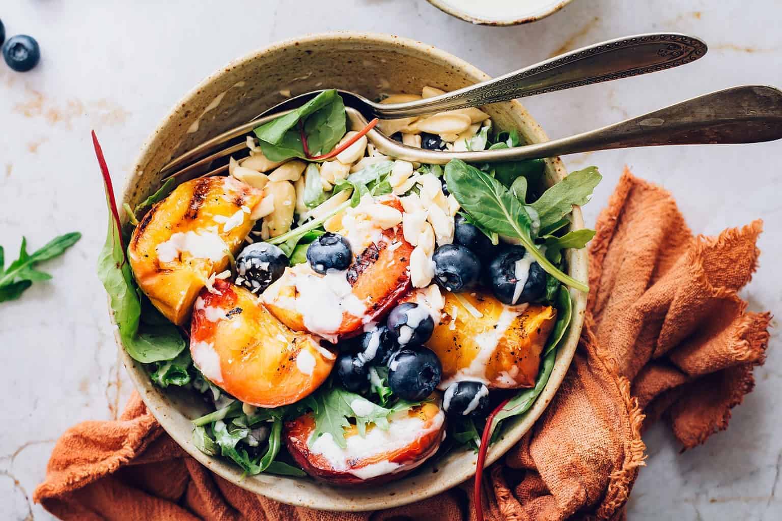 Grilled peach salad recipe from Hello Veggie