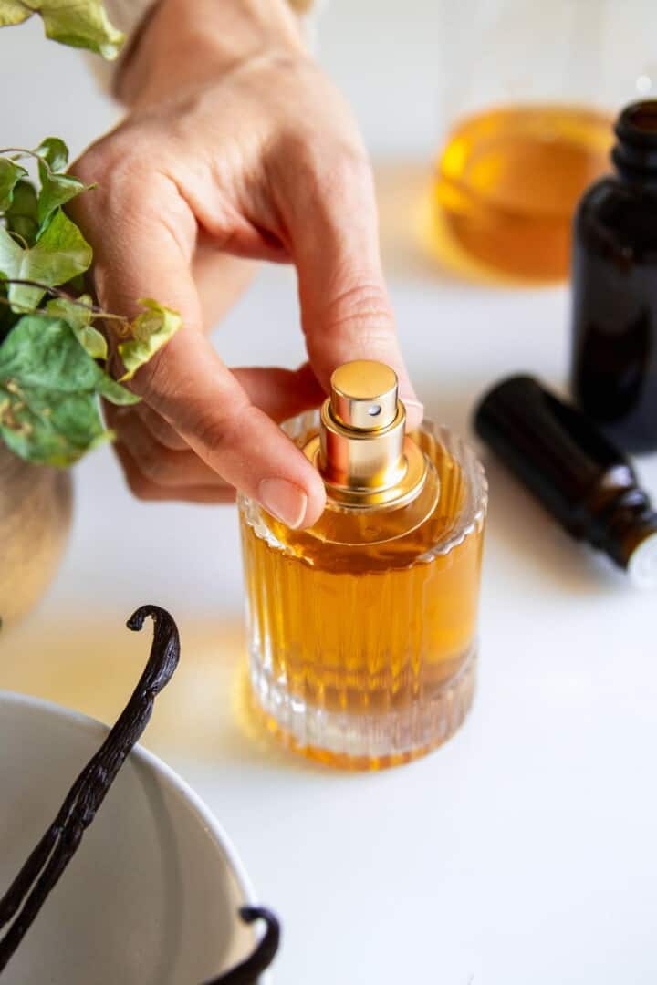 5 Ways to Make Vanilla Essential Oil Perfume | Hello Glow