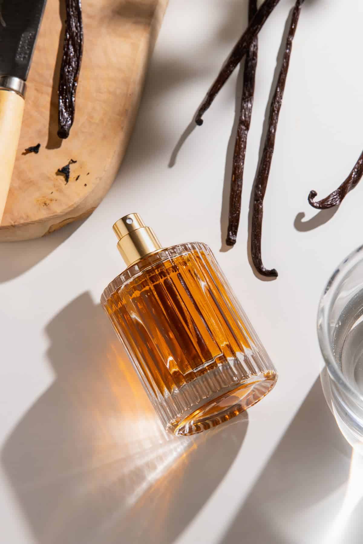 5 Ways to Make Vanilla Essential Oil Perfume