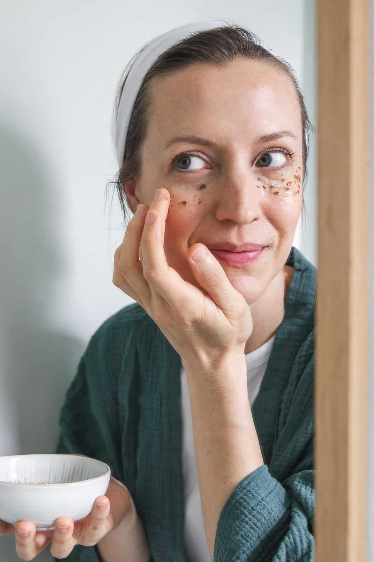 Apply flax eye mask to under eye area