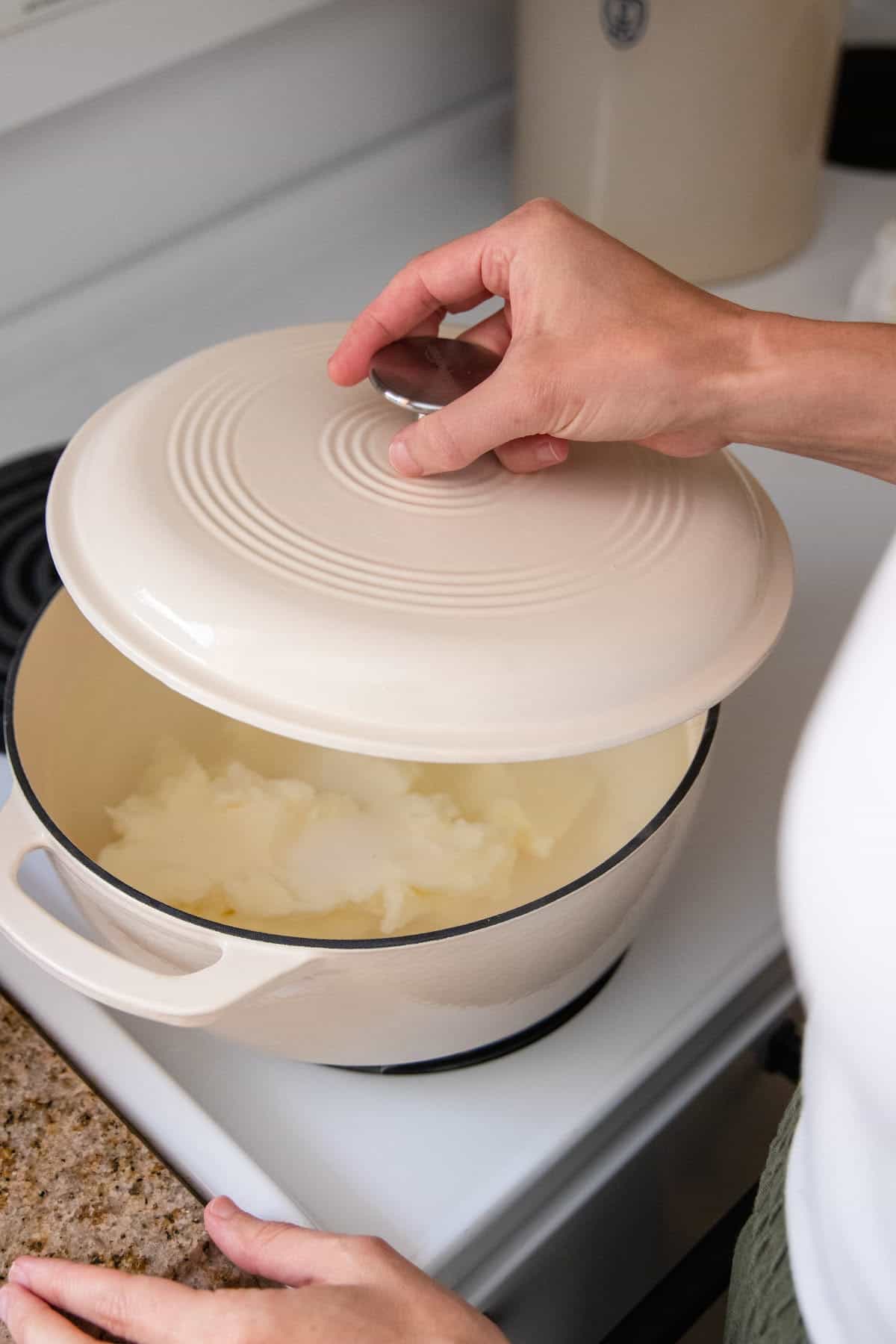 Simmer beef tallow to purify