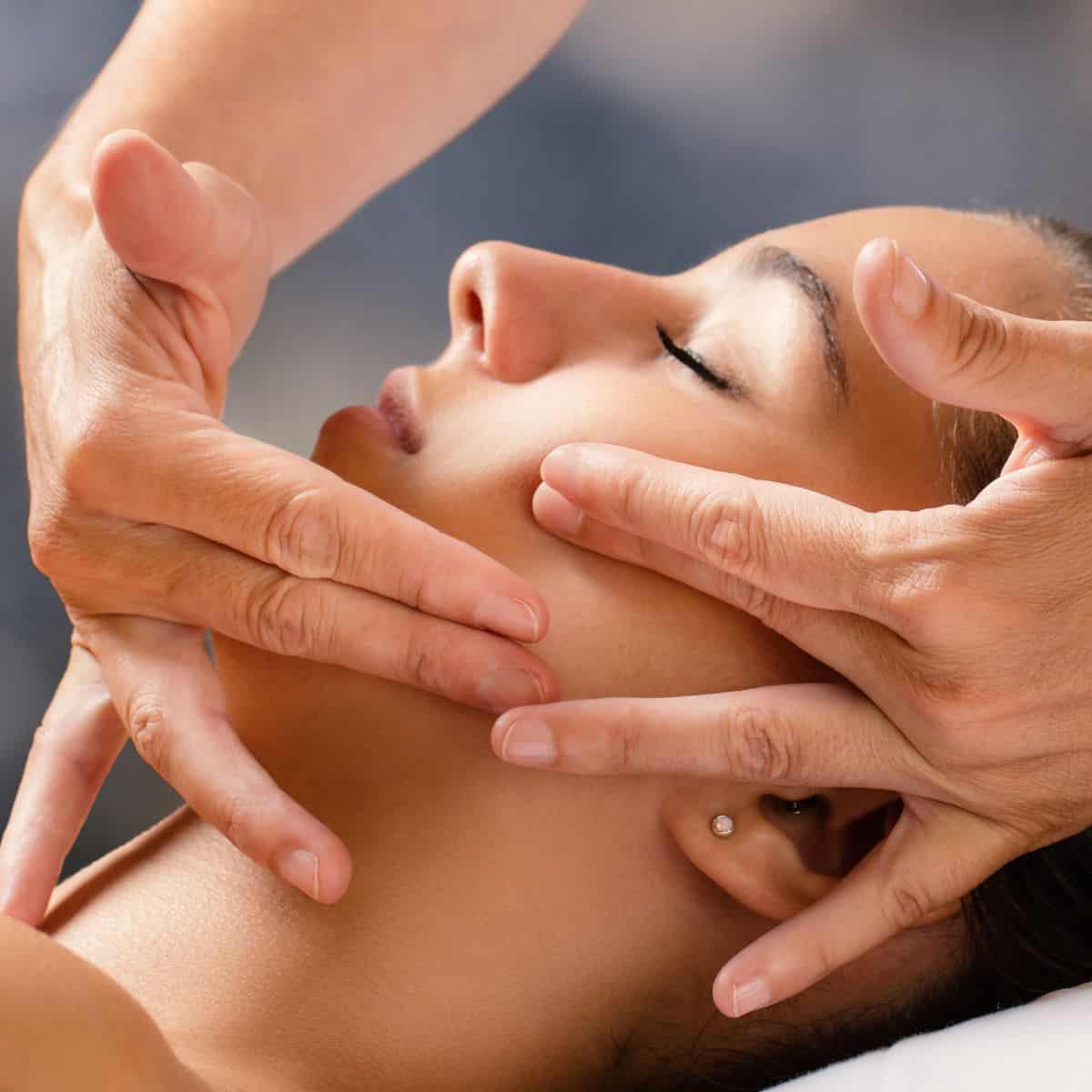 5 Face Therapeutic massage Methods for a Youthful Glow