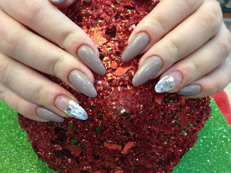 8 Stunning Almond Nail Ideas You Need to Try