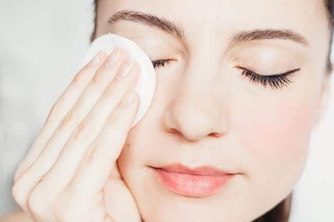 Coconut Oil Makeup Remover | 8 Beauty Uses for Coconut Oil Coconut Oil Makeup Remover | 9 Beauty Uses for Coconut Oil