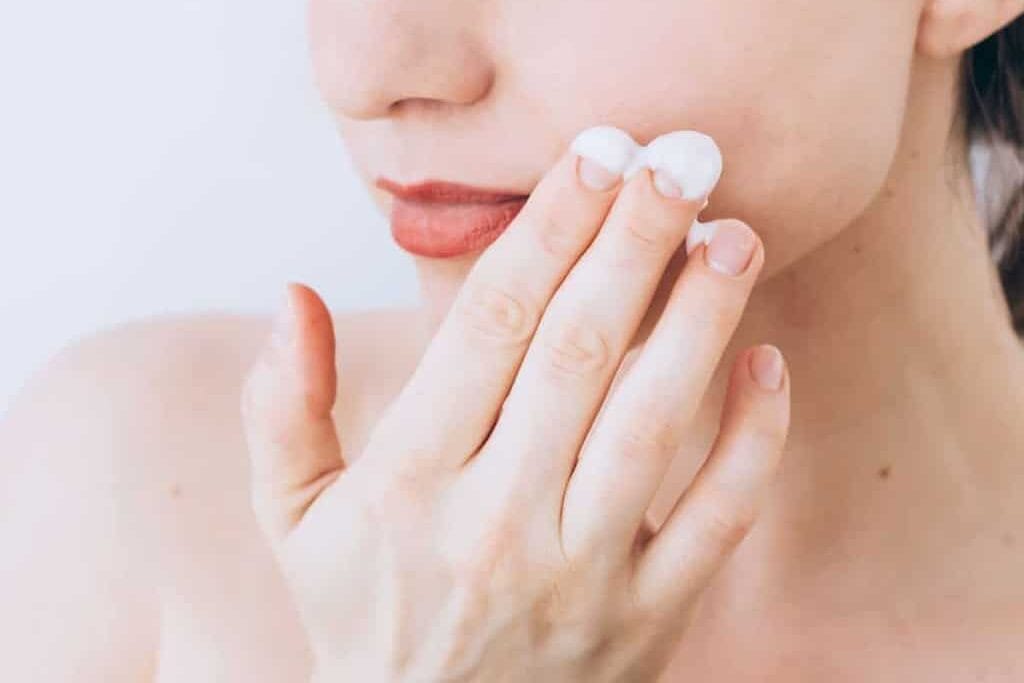 How To Do a Yogurt Face Mask At Home
